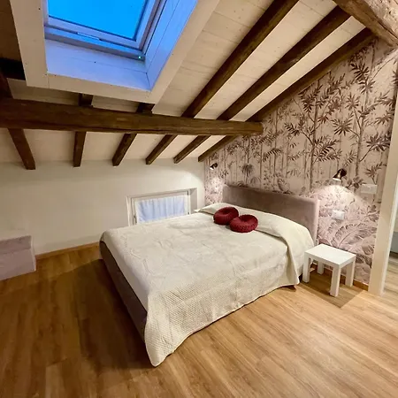 Konukevi Domus 44 - Porta Nuova 3*