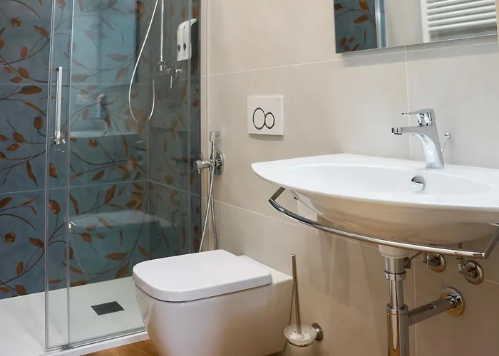 Domus 44 - Porta Nuova 3*